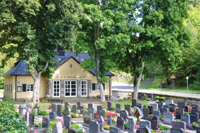 Grossansicht in neuem Fenster: Friedhof der Stadt Velden - kirchlicher Teil